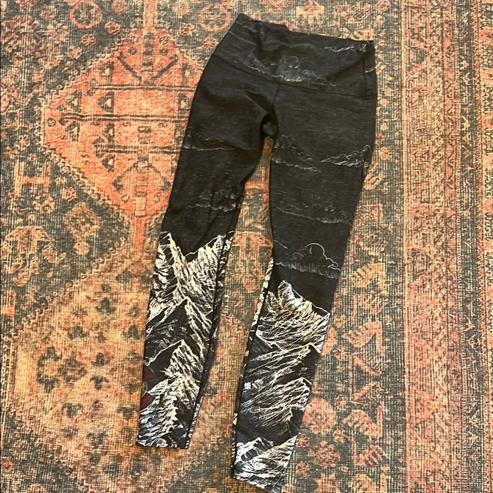 Black and White Mountain Print Women Jeans